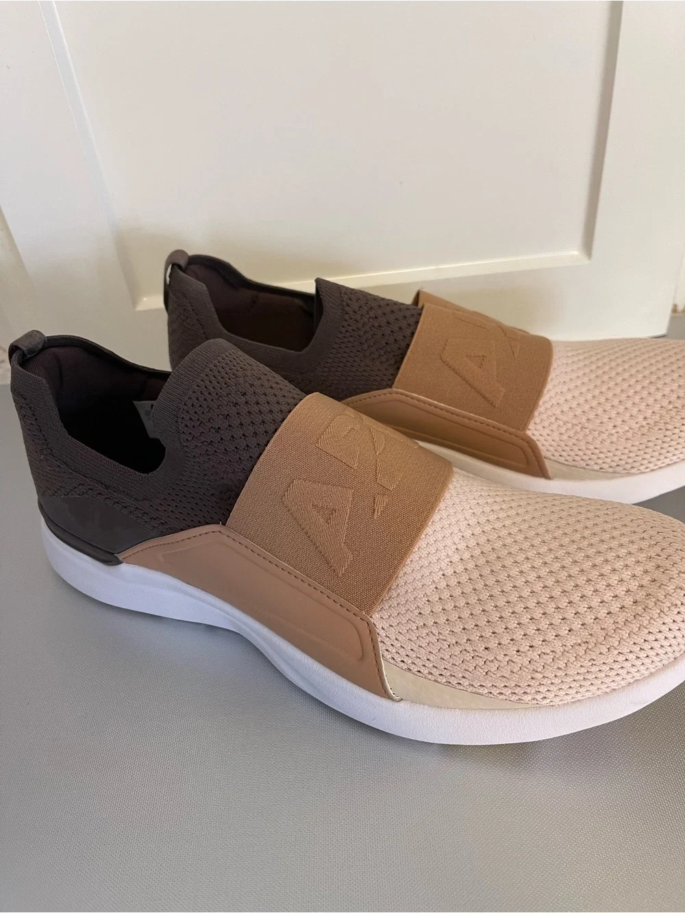APL TechLoom Slip-On Mesh Sneakers - Brown/Tan/Beige Sz 11 Worn Once